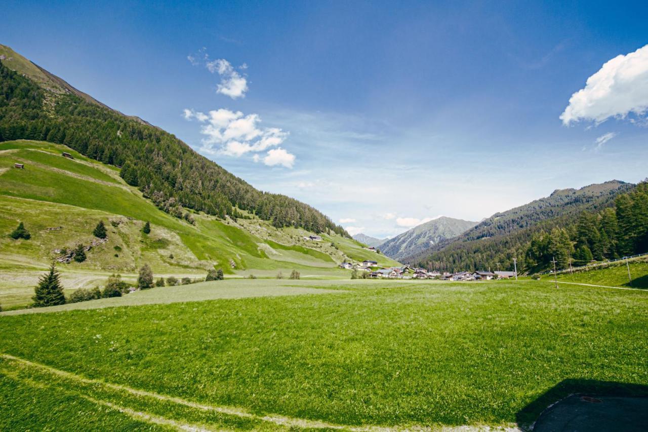 Nedererhof - Zimmer Enzian Mit Gemeinschaftskueche Schmirn 외부 사진