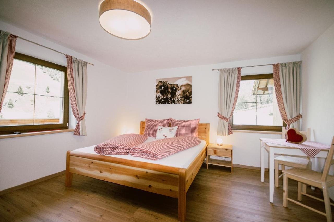 Nedererhof - Zimmer Enzian Mit Gemeinschaftskueche Schmirn 외부 사진